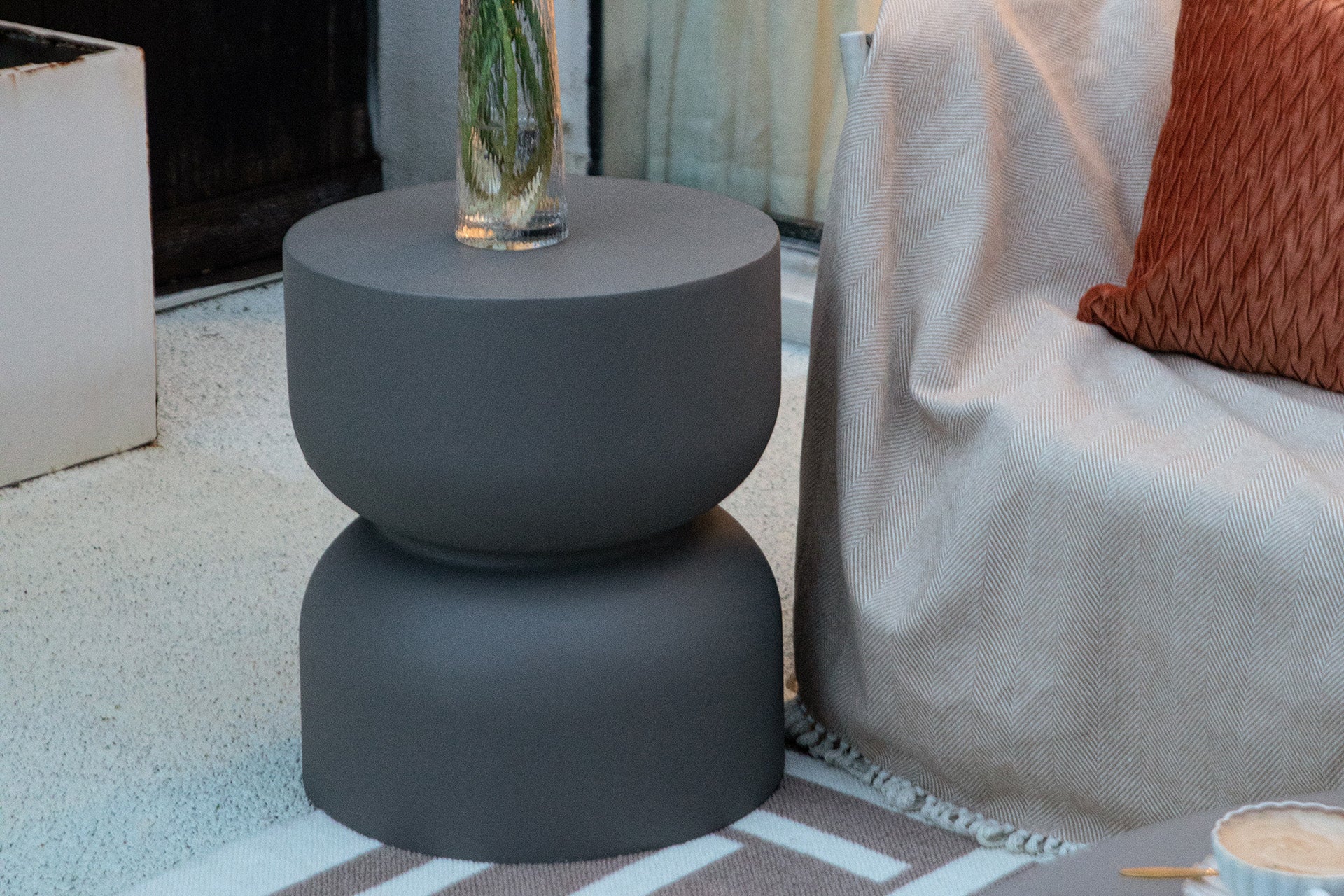 Elementi Home Chronos 18″ Round Concrete Side Table