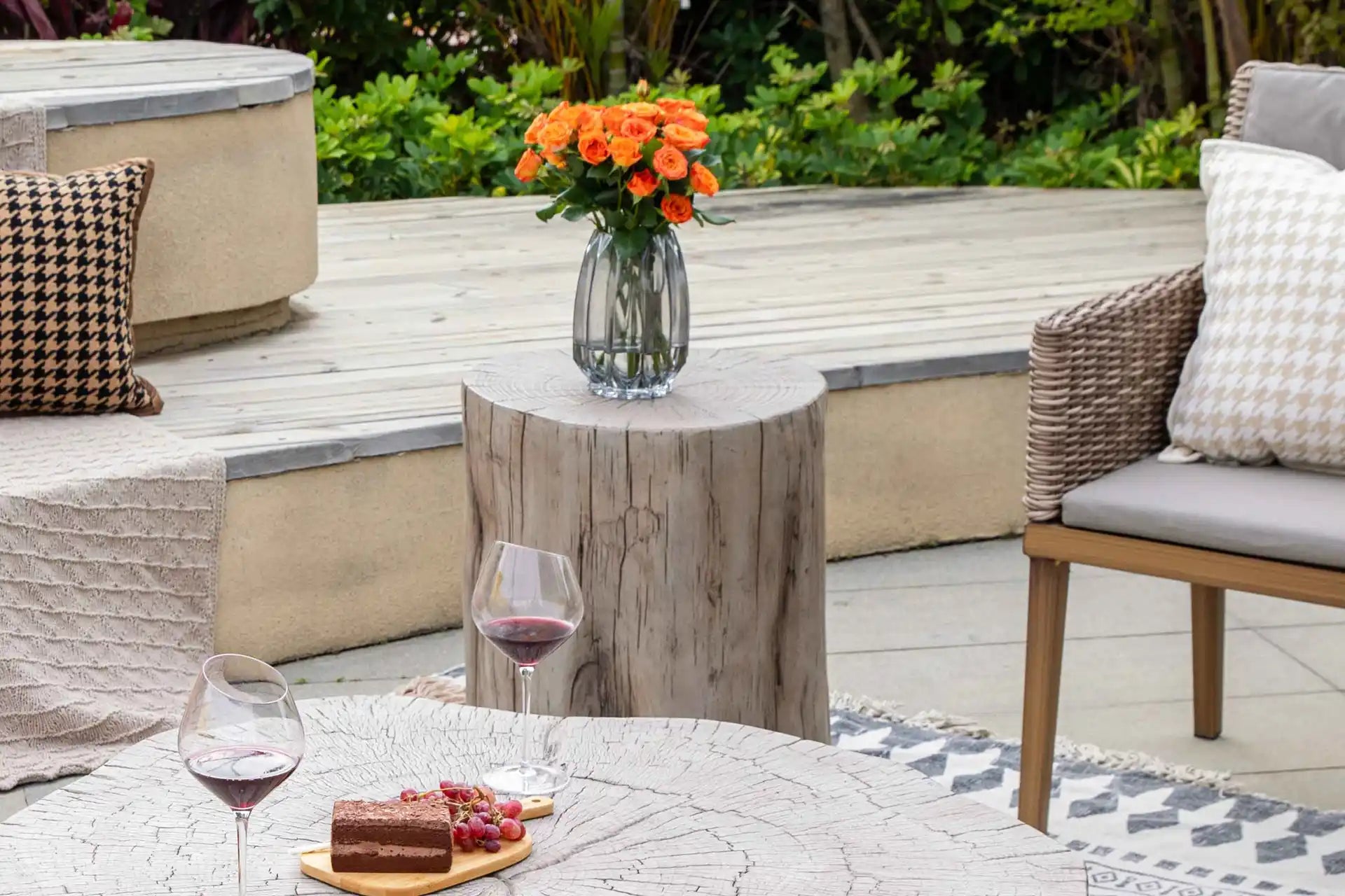 Elementi Home Daintree 19″ Stump Drift Wood Concrete Side Table