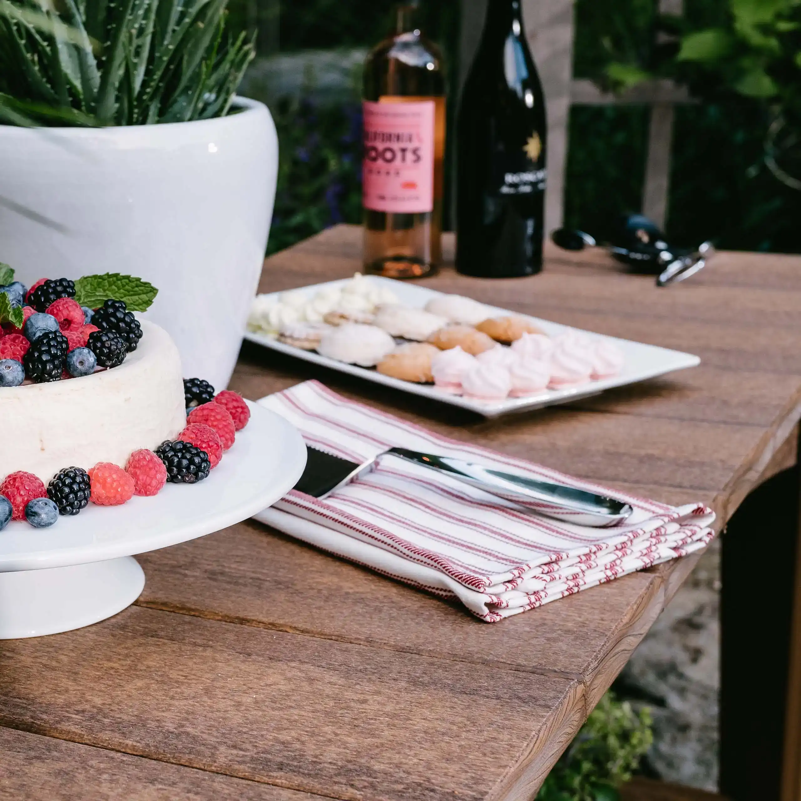 LuxCraft – Island Buffet Table – Modern Outdoor Serving Table for Entertaining