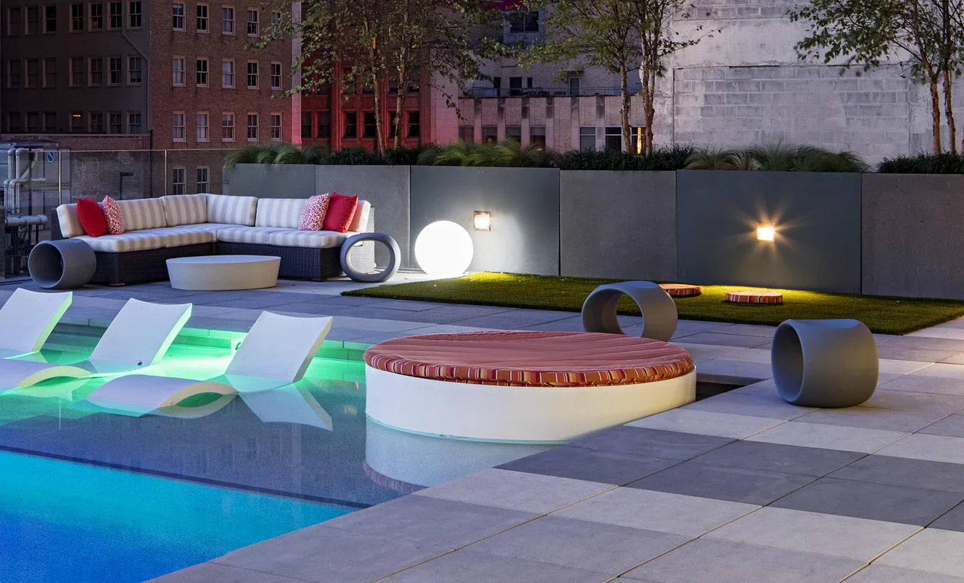 Signature Round Sunbed – Luxury In-Pool Outdoor Daybed